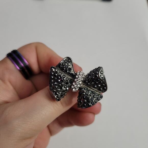 The Closet Fairy Jewelry - Size 6 vintage rhinestone bow-shaped retro 80s style gunmetal ring